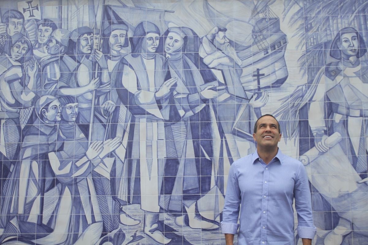 Na mesma ação, a prefeitura revitalizou o painel de azulejos  do Marco da Cidade,  na Barra