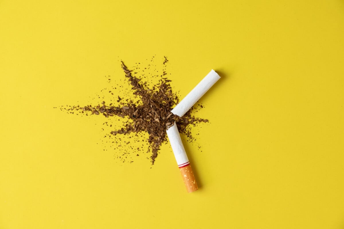 [Edicase]O uso do cigarro pode acarretar doenças cardiovasculares e pulmonares (Imagem: nawamin | Shutterstock) por  