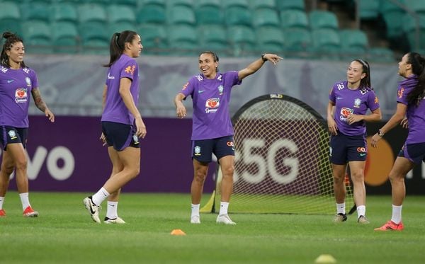 Com Marta (ao centro) entre os destaques, Seleção feminina enfrentará a Jamaica na Fonte Nova