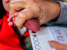 Imagem - Salvador oferece exame gratuito para identificar doenças graves em bebês
