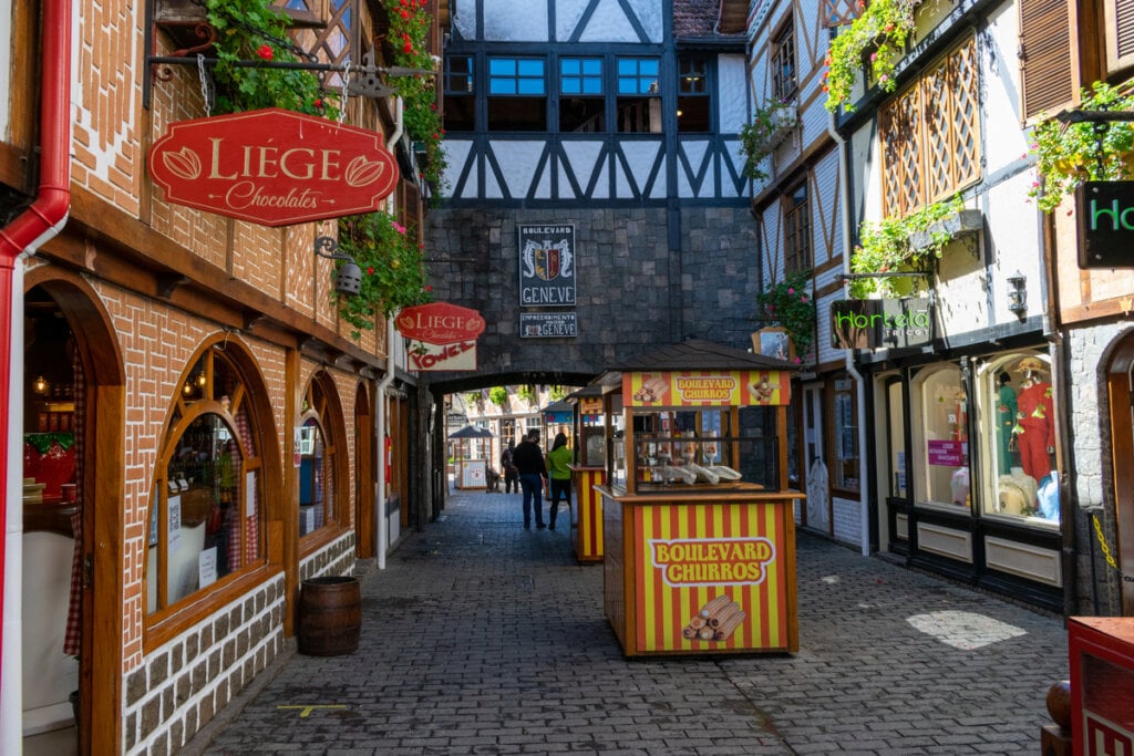 Campos do Jordão oferece uma ampla gama de atividades e uma culinária perfeita para aproveitar o período (Imagem: Leonidas Santana | Shutterstock) por  