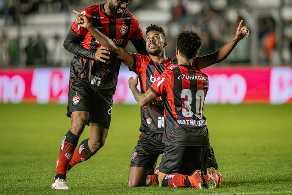 William Oliveira marcou o gol do Vitória