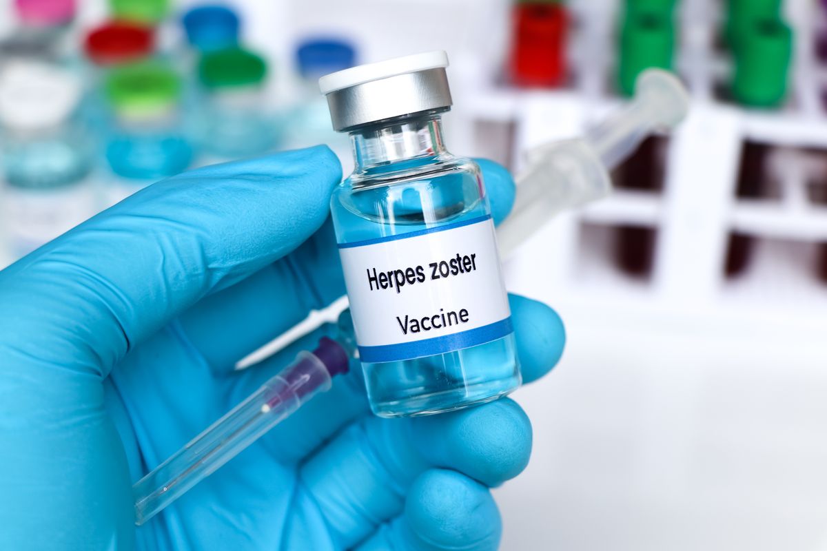 Vacina contra Herpes-Zóster por Shutterstock