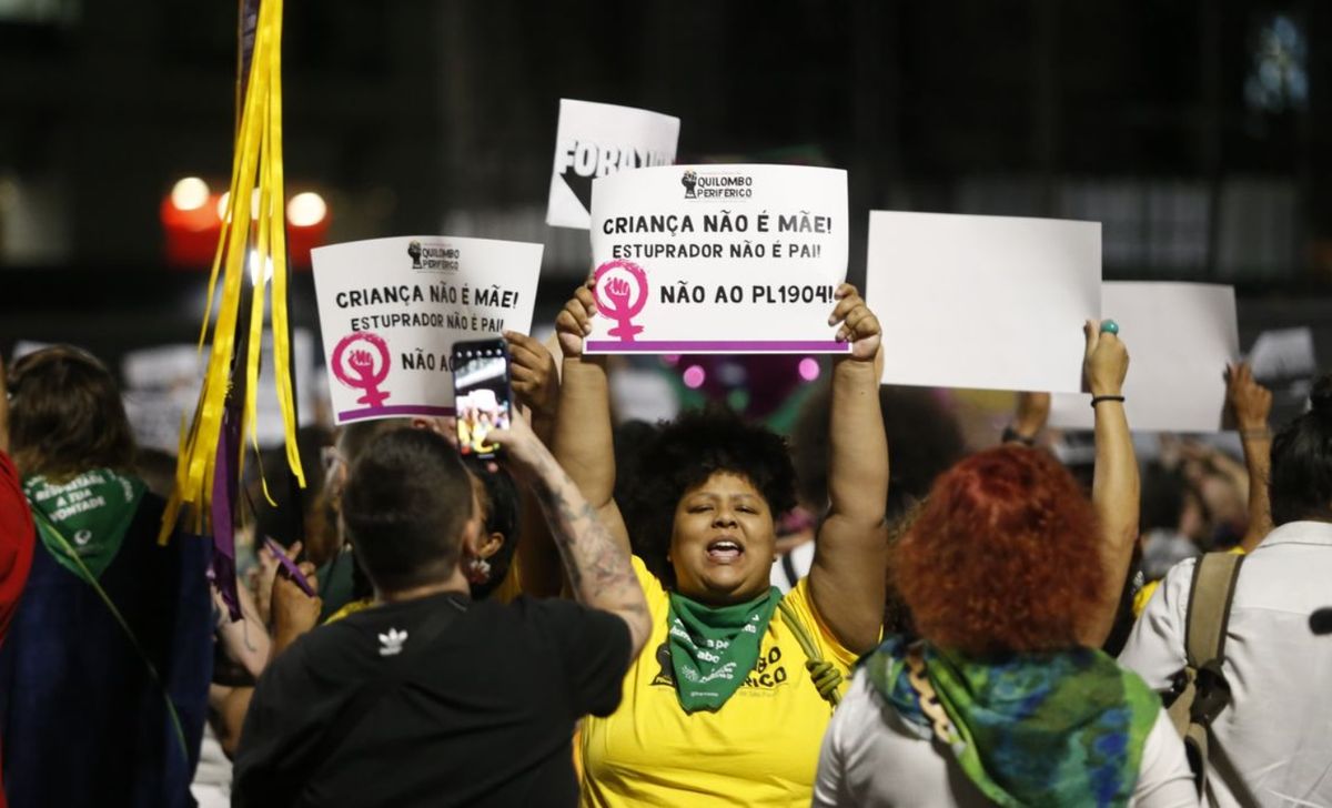  Protesto contra o PL 1904/24 reuniu mulheres no Rio de Janeiro