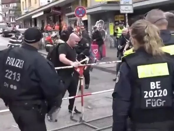 Imagem - Polícia alemã atira em homem armado que ameaçava torcedores antes de jogo da Eurocopa