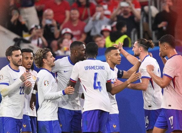 França vence a Áustria com gol contra na Eurocopa