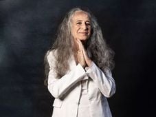 Imagem - Maria Bethânia pede ajuda para Santo Amaro: 'purificar o Subaé, mandar os malditos embora'