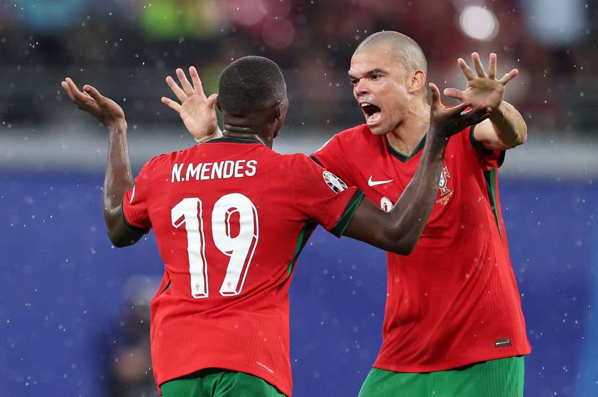 Brasileiro naturalizado Pepe comemora triunfo de 