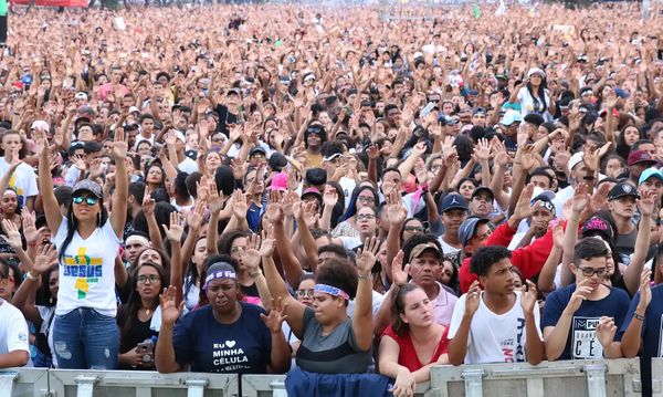 Público da Marcha para Jesus, na praça Heróis da FEB, Santana, zona norte de São Paulo