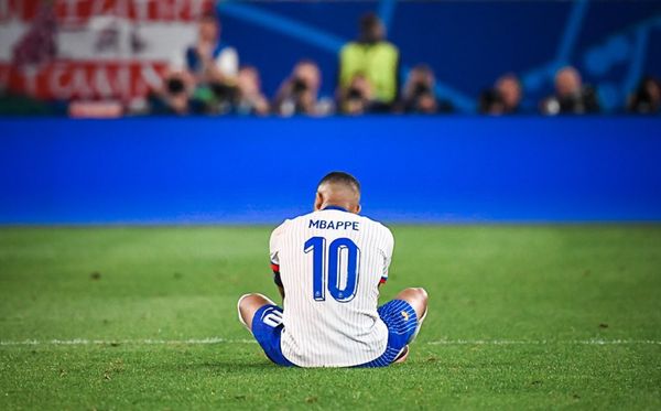 Mbappé sofreu fratura no nariz durante jogo da França contra a Áustria