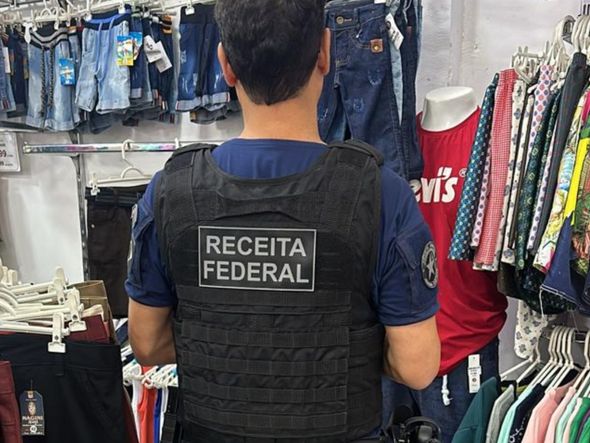 Imagem - Receita Federal apreende R$ 626 mil em roupas e bonés falsificados em Feira de Santana