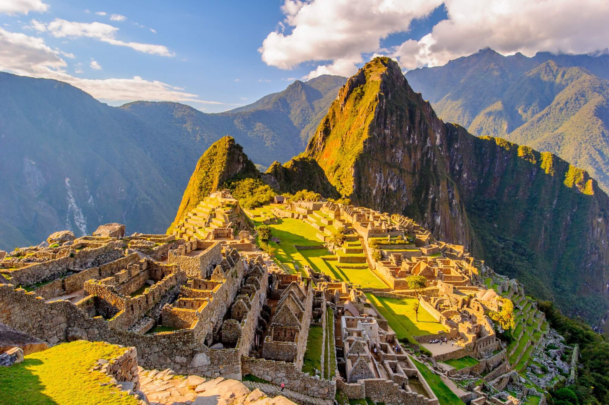 Cusco guarda encantos históricos e surpreende com destinos como Machu Picchu, famosa maravilha arquitetônica (Imagem: Anton_Ivanov | Shutterstock) por  