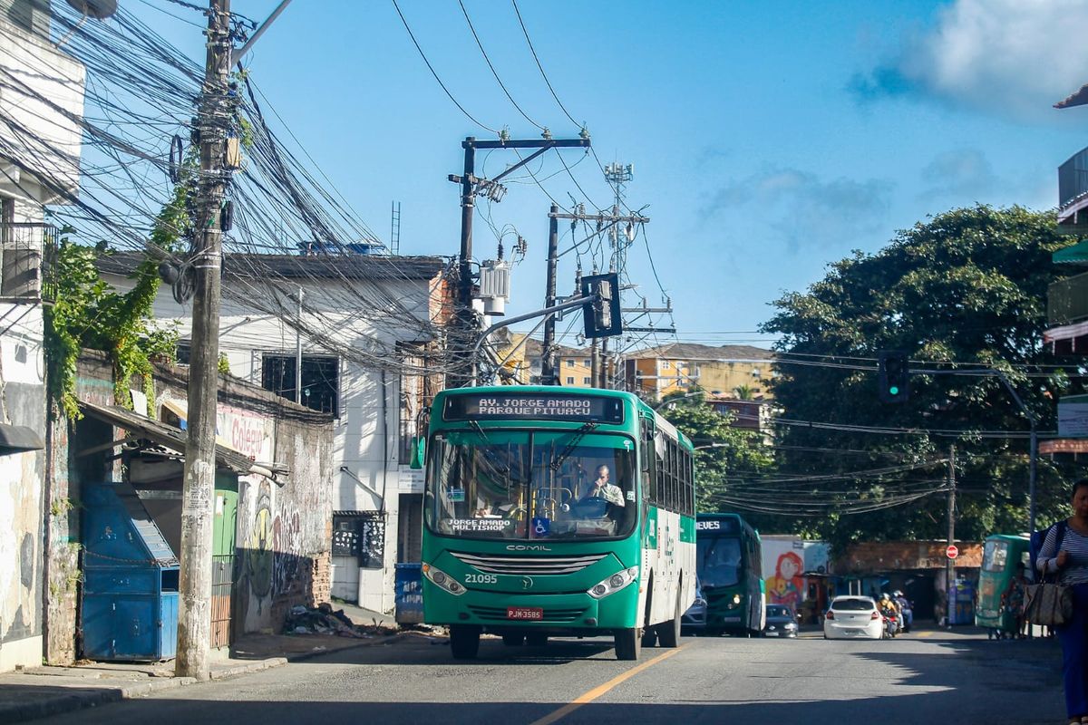 Ônibus circulam em Tancredo Neves