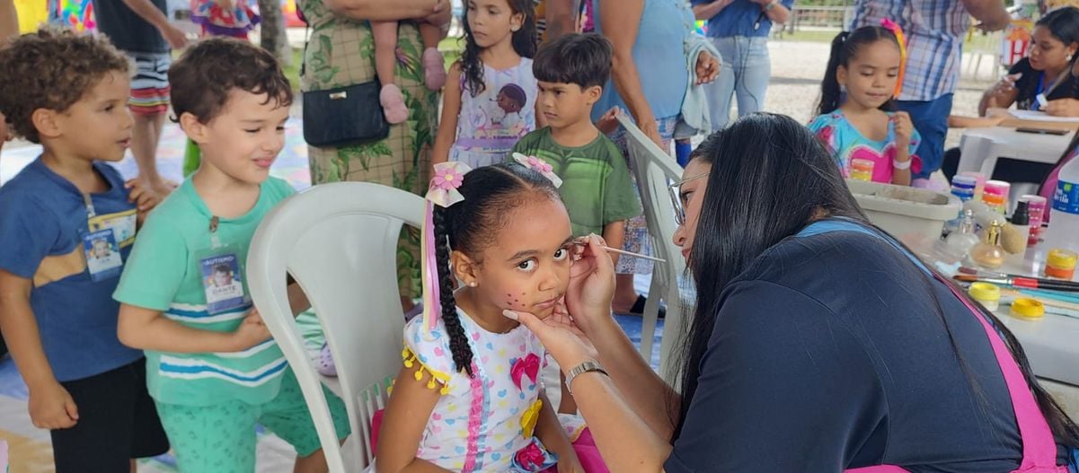 Marina Rocha, 5 anos, não abriu mão da maquiagem junina 