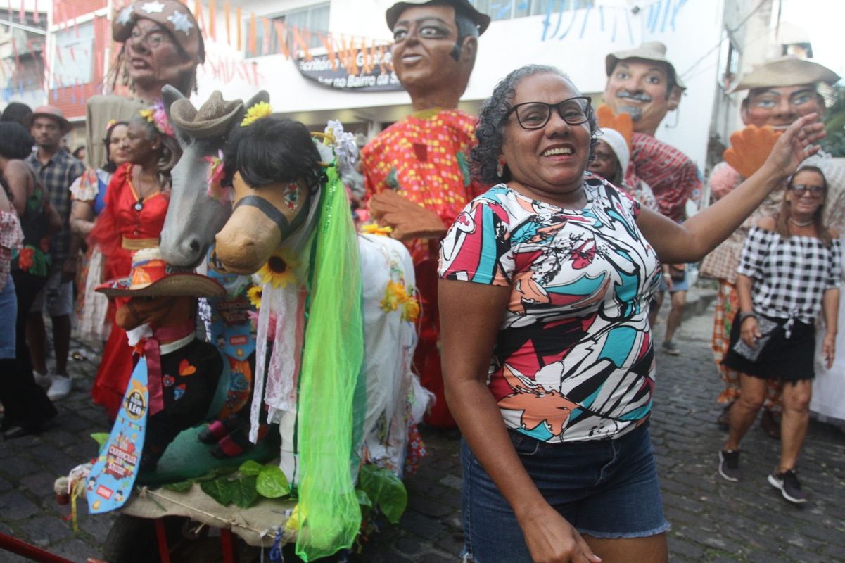 Frequentadora da festa há três anos, Graça aproveitou o desfile ao lado do casal de jegues