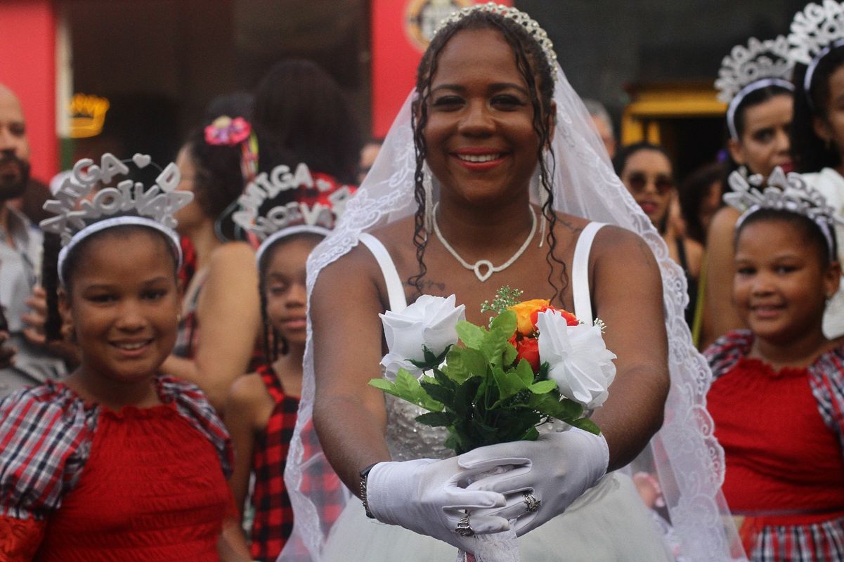 Tairine Costa se fantasiou de noiva para a festa