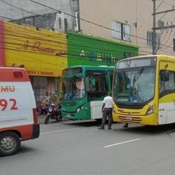 Imagem - Acidente entre dois ônibus deixa dez feridos na Calçada