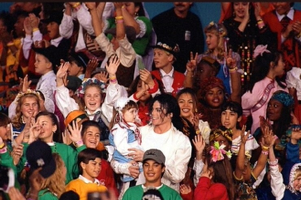 Michael Jackson e filho  por Reprodução 