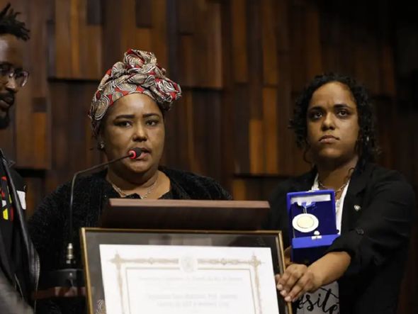 Imagem - Congolês assassinado em quiosque recebe medalha póstuma no Rio de Janeiro