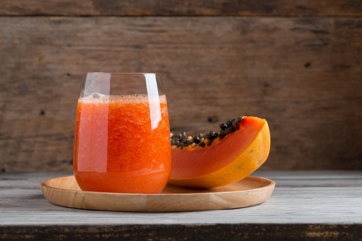 [Edicase]Suco de mamão com laranja (Imagem: Regreto | Shutterstock) por  