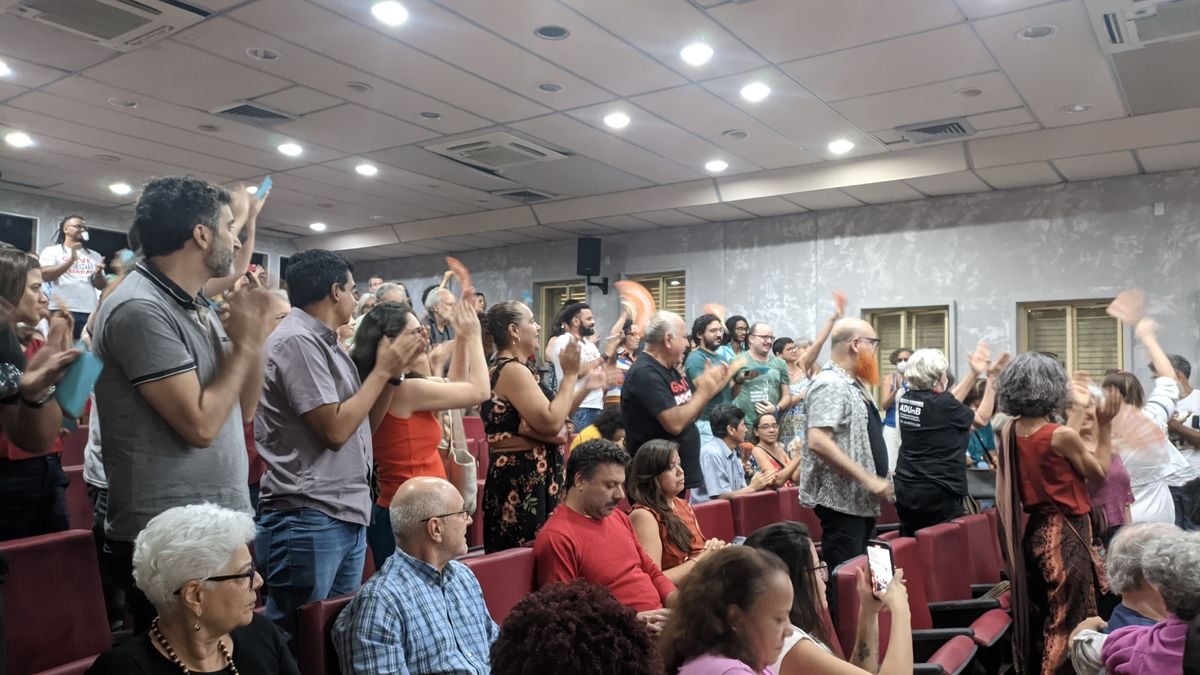 Professores da Ufba votam pelo fim da greve