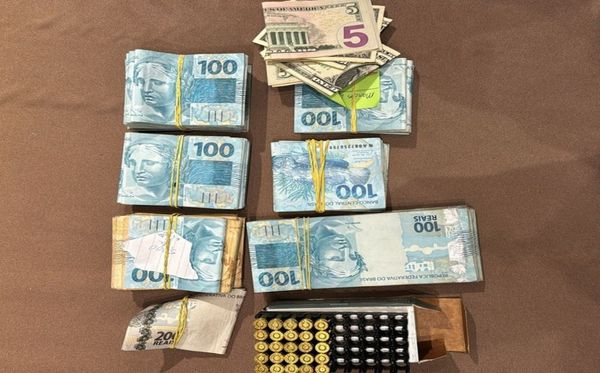 Dinheiro encontrado durante busca e apreensão da PF por Divulgação/Polícia Federal