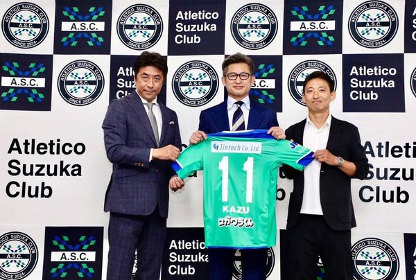 Kazu Miura foi apresentado pelo Atlético Suzuka