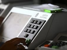 Imagem - Câmara aprova projeto que impede presos de votar no Brasil