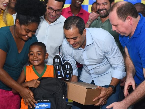 Imagem - Prefeitura entrega 24 mil kits escolares para alunos das escolas parceiras de Salvador
