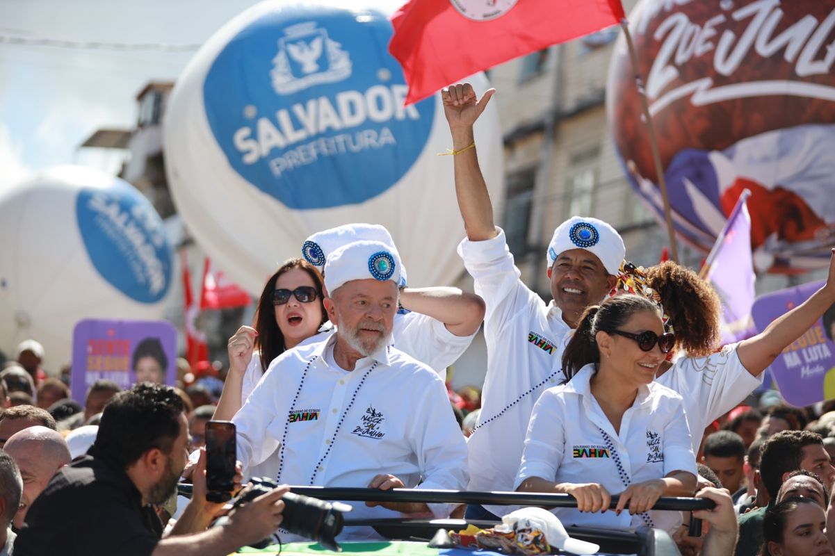Lula desfiliu ao lado da primeira-dama Janja 