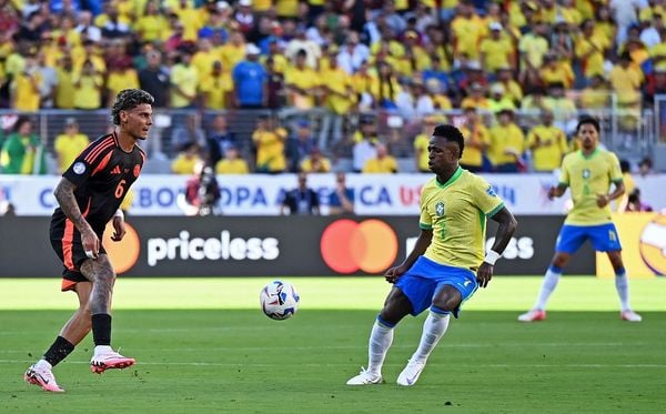 Vini Jr em lance da Seleção diante dos colombianos: atacante está fora do próximo duelo
