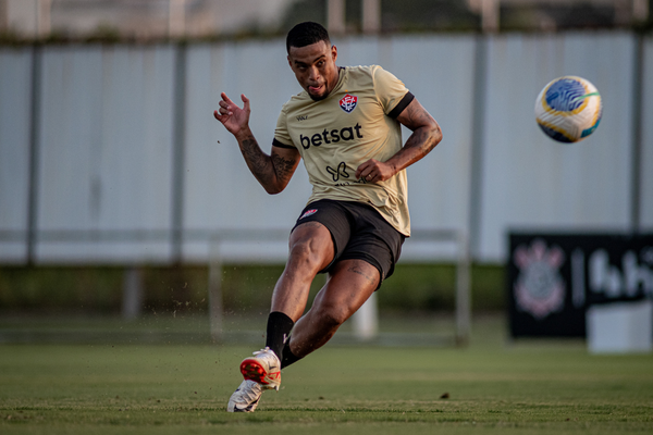 Alerrandro marcou dois gols contra o Corinthians