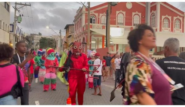 Cortejo pelas ruas do Rio Vermelho marcou encerramento do evento