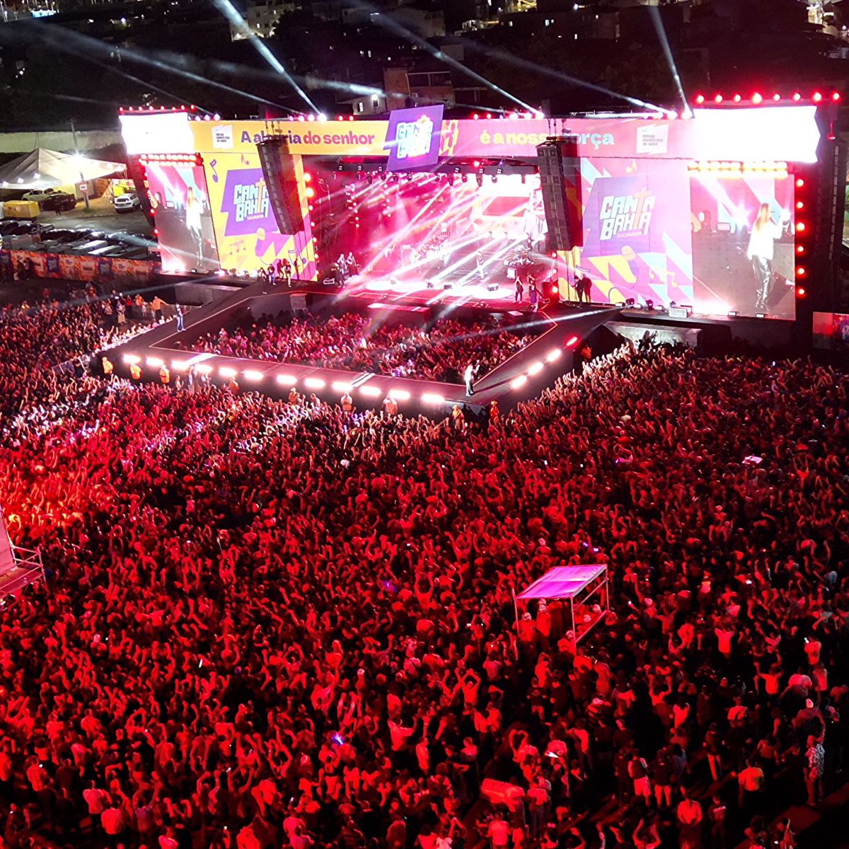 Canta Bahia reuniu milhares de pessoas no Parque de Exposições 