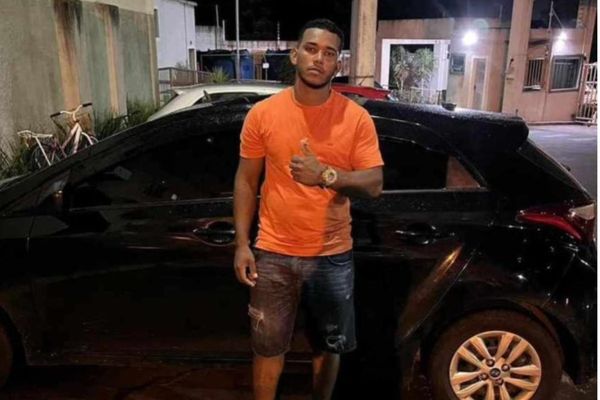 Mãe de Brendo, 26 anos, Isaura questiona versão de policiais sobre as circunstâncias da morte do filho 