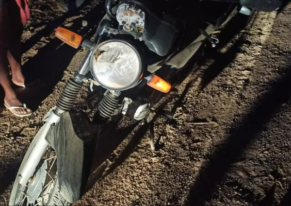 Mulher caiu da moto enquanto pilotava, em Guanambi