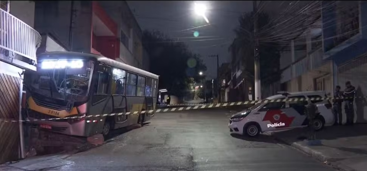 Motorista de ônibus é morto por passageiro em SP após se recusar a parar fora do ponto