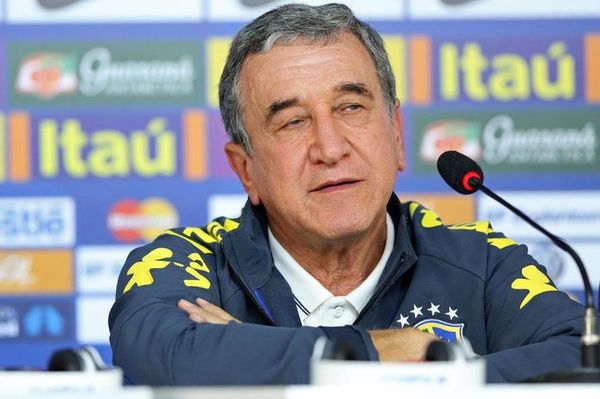 EUA, 94	- Carlos Alberto Parreira - Aquário - Nascido em 27 de janeiro de 1943, ex-técnico detém o recorde de assistir ao maior número de torneios finais da Copa do Mundo FIFA como técnico, com seis partidas por Mowa Press