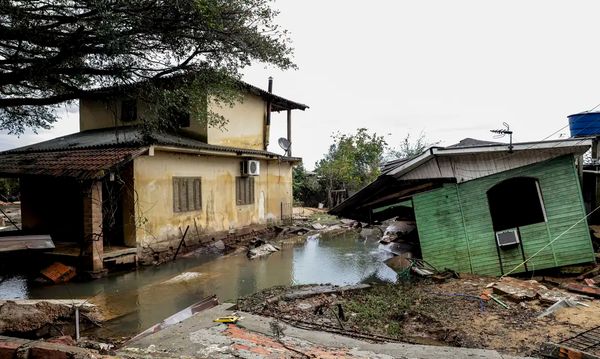 Casas destruídas na ilha da Picada após chuvas e novos alagamentos