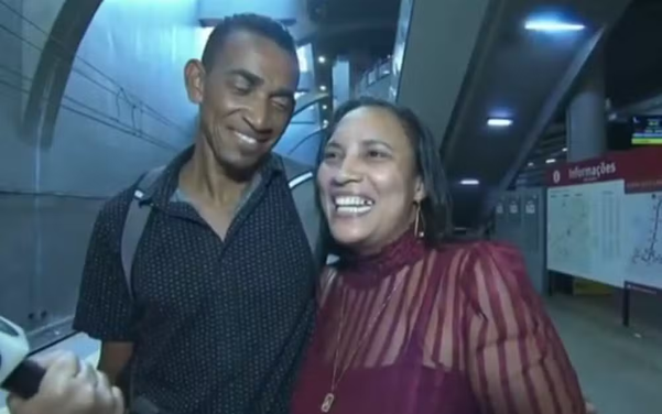 Casal na estação da Lapa