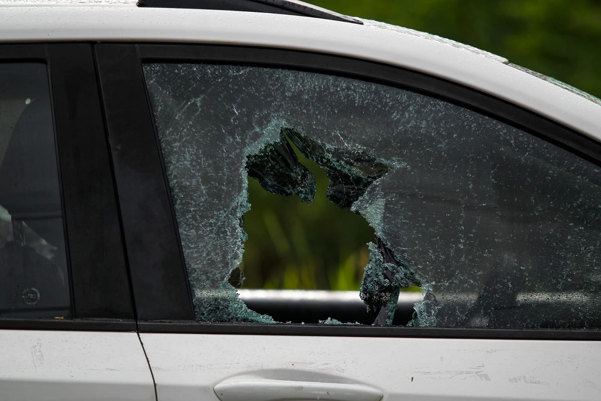 Carro foi destruído durante ataque a jogadores do Vitória