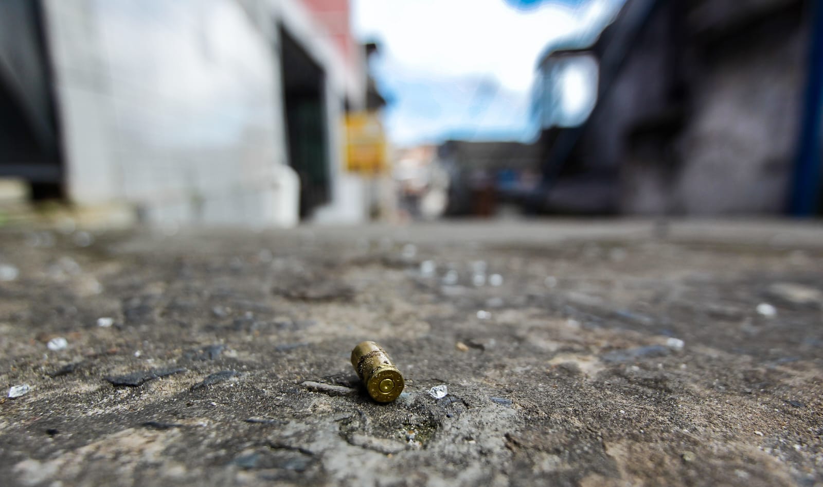 Cápsula de bala após confronto entre facções por Arisson Marinho/CORREIO