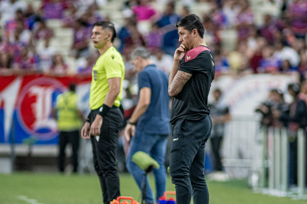 Thiago Carpini reclamou de desempenho da equipe contra o Fortaleza