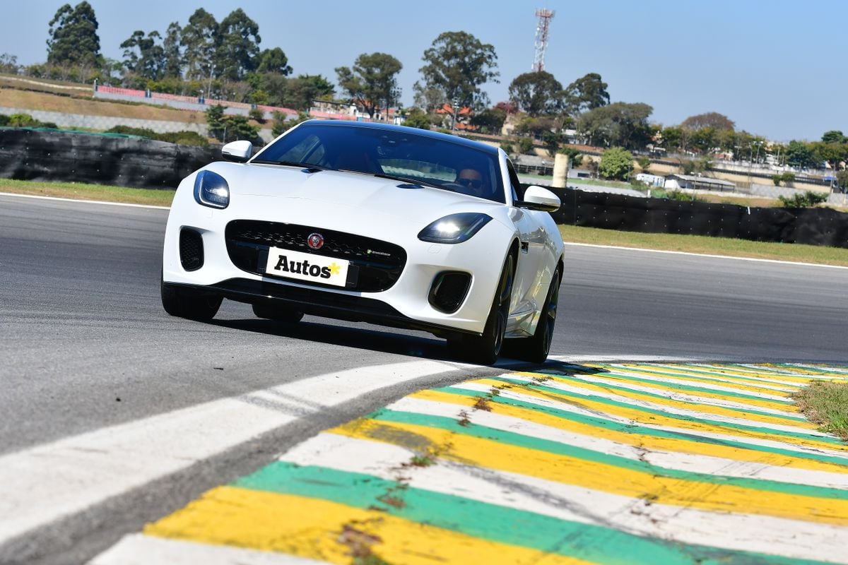 O esportivo F-Type é um dos modelos que deixará de ser produzido