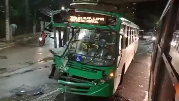 Acidente ocorreu na Avenida Tancredo Neves