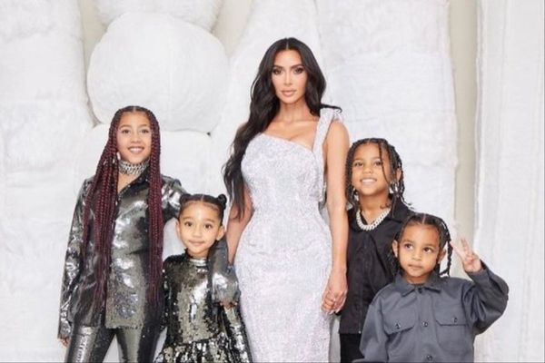 Kim e os quatro filhos