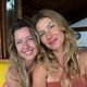 Imagem - Gisele Bündchen comemora aniversário em praia na Bahia com irmã gêmea