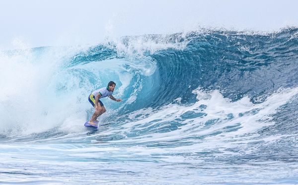 Gabriel Medina em treino da delegação brasileira de surfe no Taiti