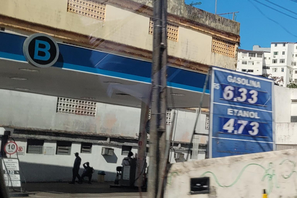 Preço da gasolina em posto de Salvador 