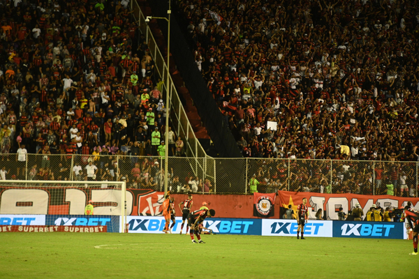 Everaldo marcou o único gol do Vitória contra o Flamengo